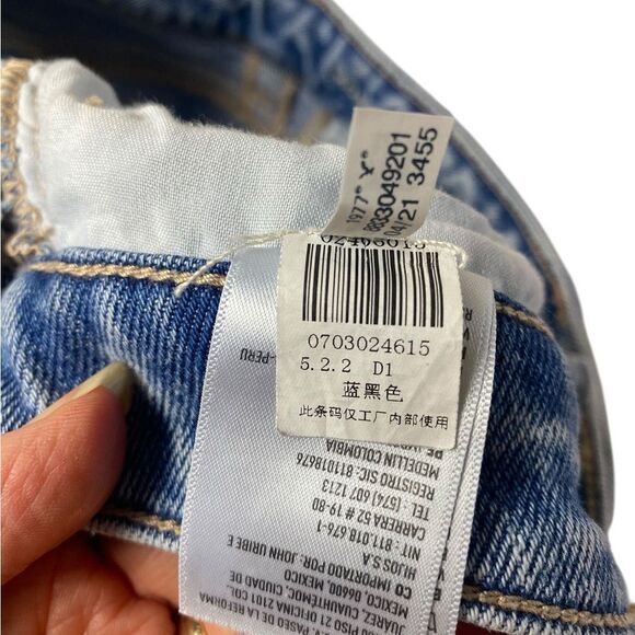 Women's Light Blue Jeans AE High waisted Mom Jeans - Picture 6 of 8